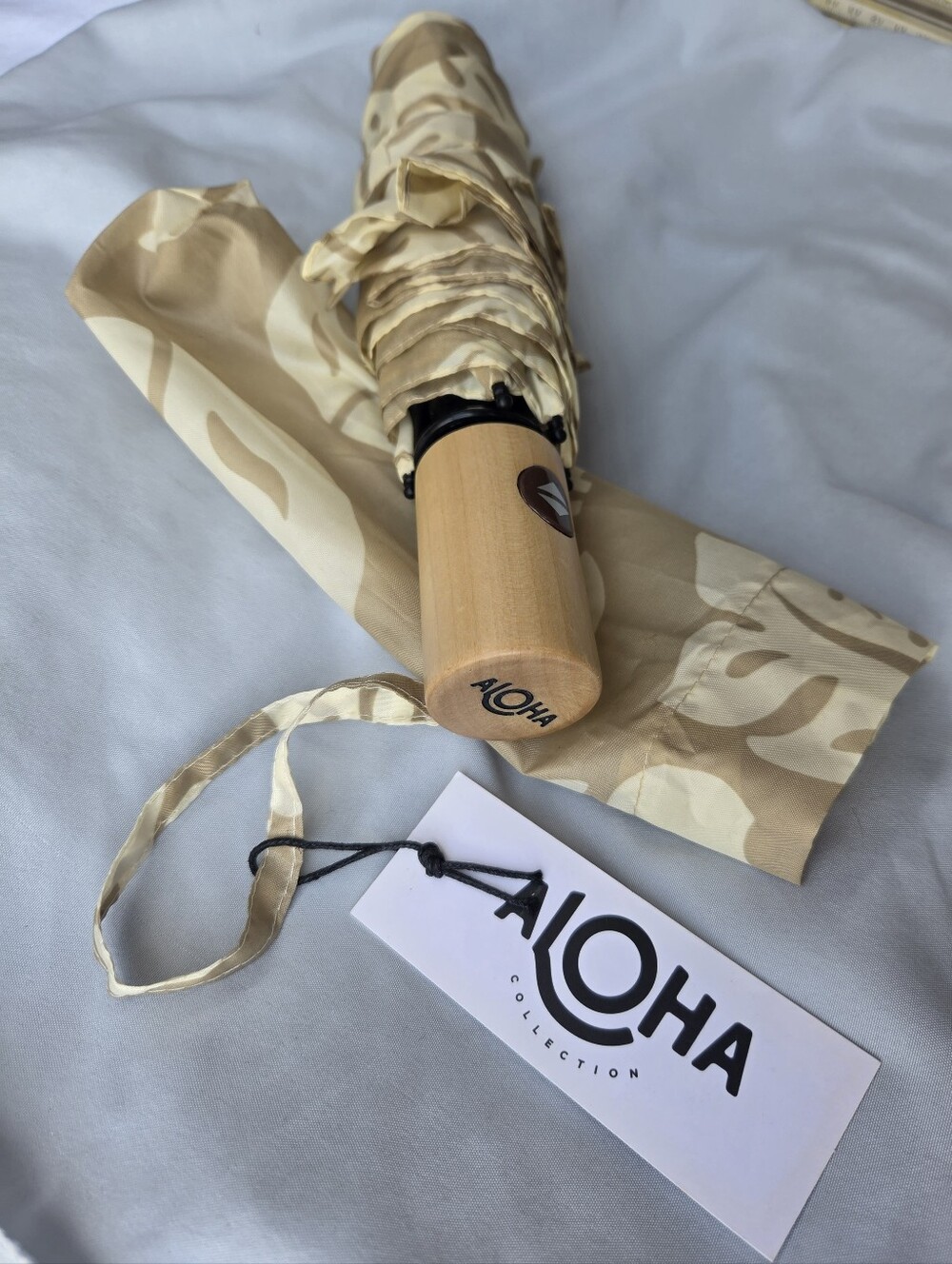 🌴 NWT ALOHA Collection Laule'a Umbrella Creme on Dune Limited Edition ☔️